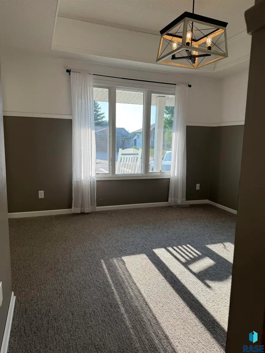 702 Westview Dr, Dell Rapids, SD 57022 - #3