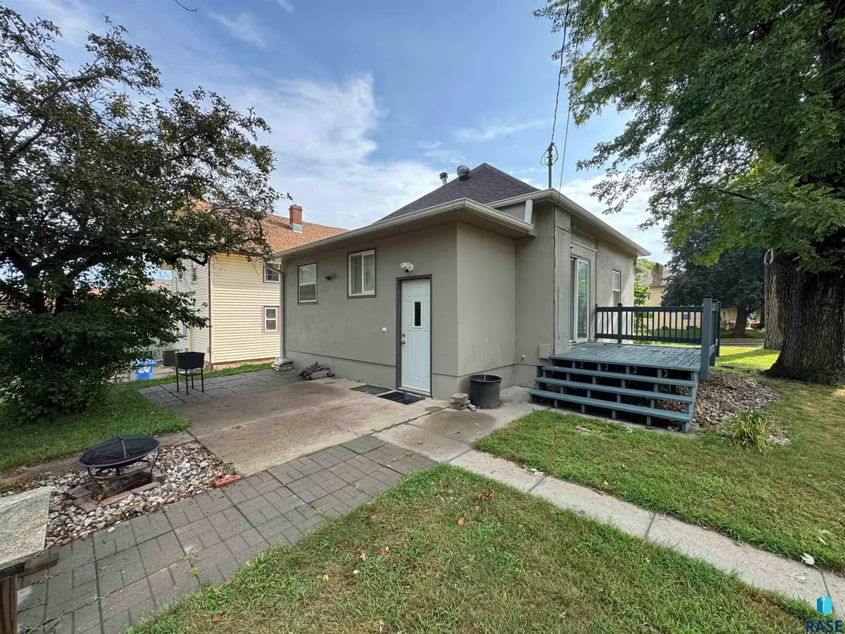 1015 S 5th Ave, Sioux Falls, SD 57105 - #1