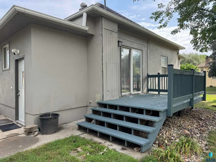 1015 S 5th Ave, Sioux Falls, SD 57105 - #2