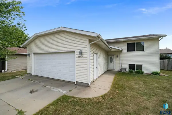 4509 W Oregon St, Sioux Falls, SD 57107