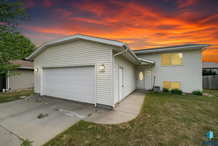 4509 W Oregon St, Sioux Falls, SD 57107 - #2
