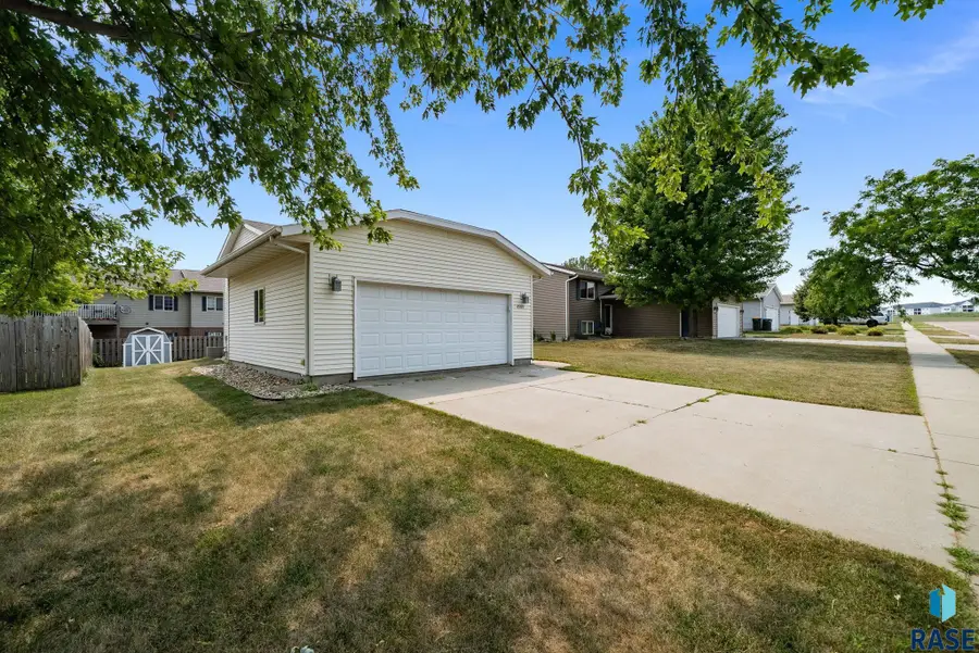 4509 W Oregon St, Sioux Falls, SD 57107 - #3