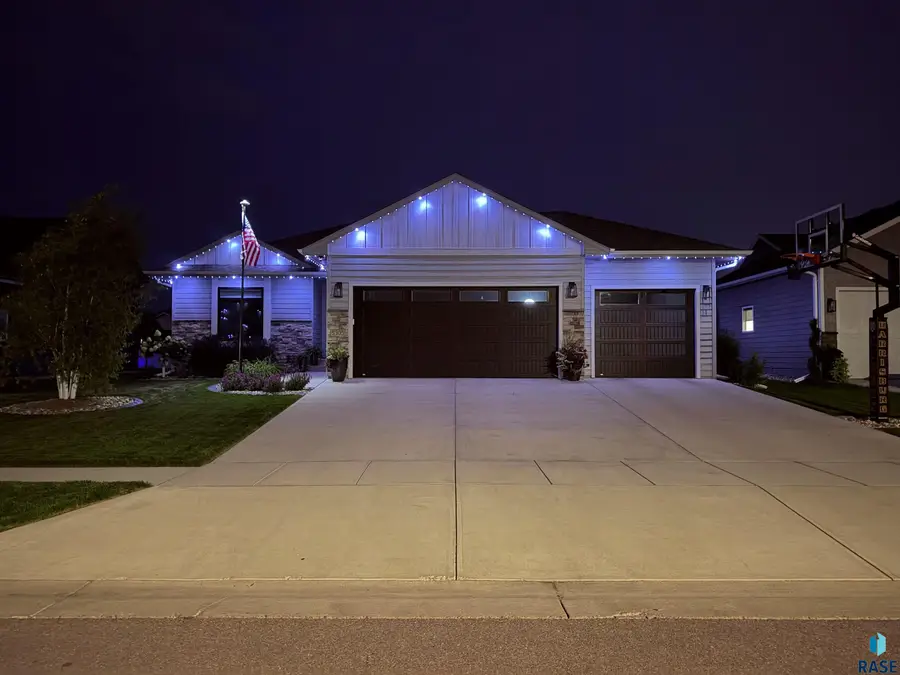 5305 E 63rd St, Sioux Falls, SD 57108 - #2