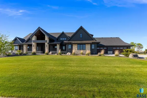 1824 Tom Sawyer Trl, Harrisburg, SD 57032