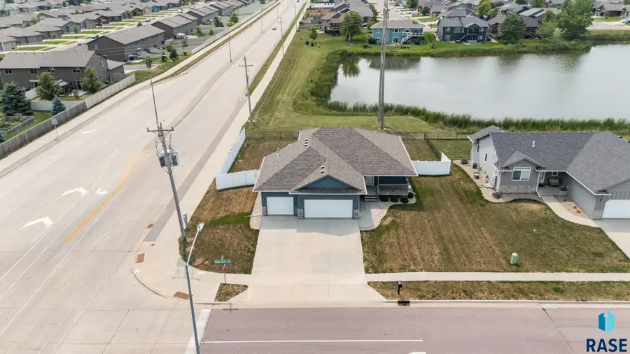 8501 W Stoney Creek St, Sioux Falls, SD 57106 - #3