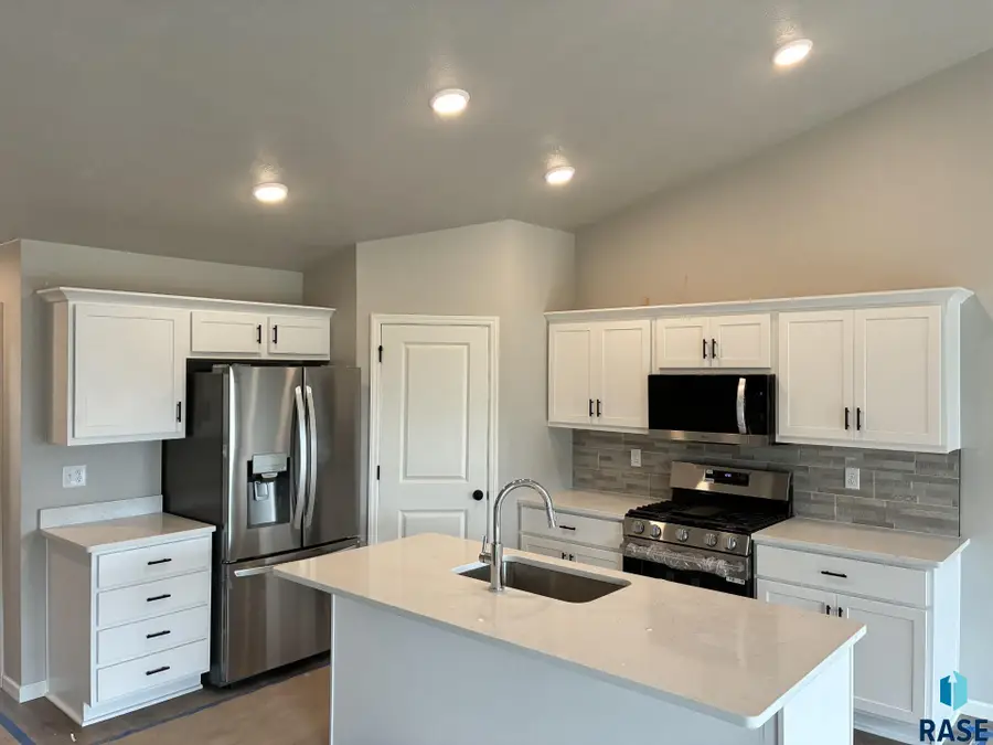 2201 E Alexa St, Brandon, SD 57005 - #2