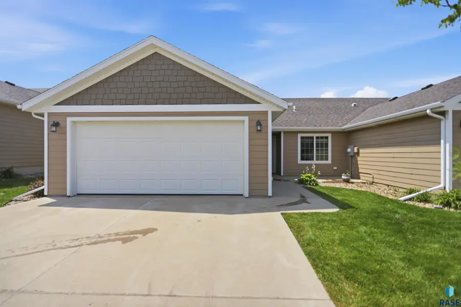 6033 W Bloomfield Pl, Sioux Falls, SD 57107 - #2