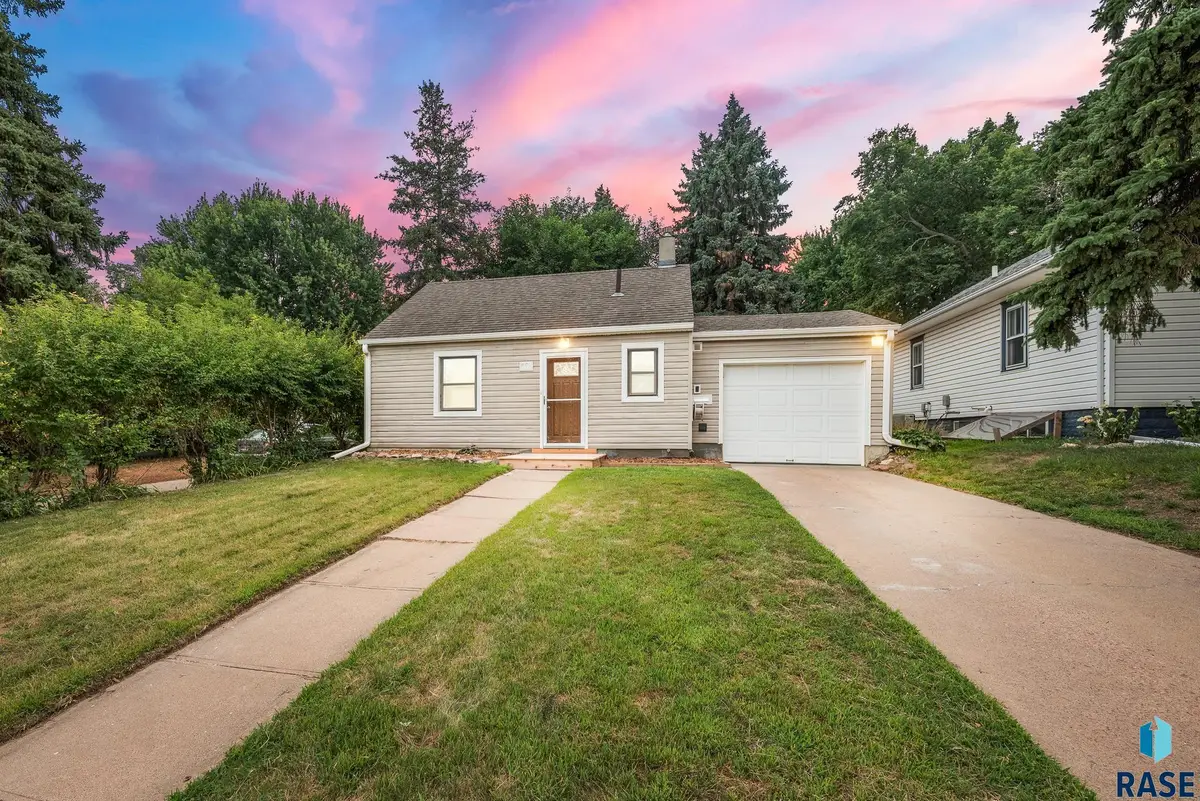 603 18th St, Sioux Falls, SD 57105 - #1