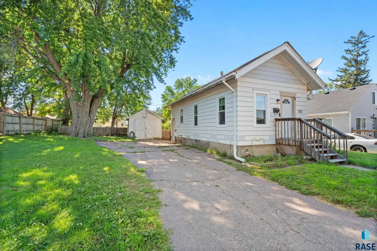 221 N West Ave, Sioux Falls, SD 57104 - #1