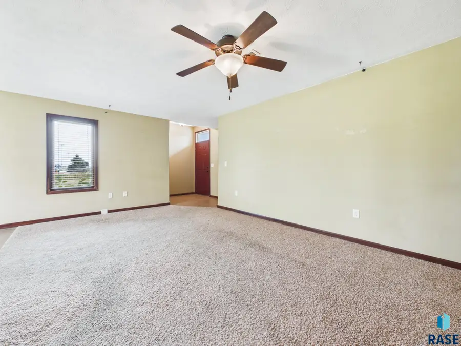 6300 S Santa Rosa Cir #D, Sioux Falls, SD 57108 - #2