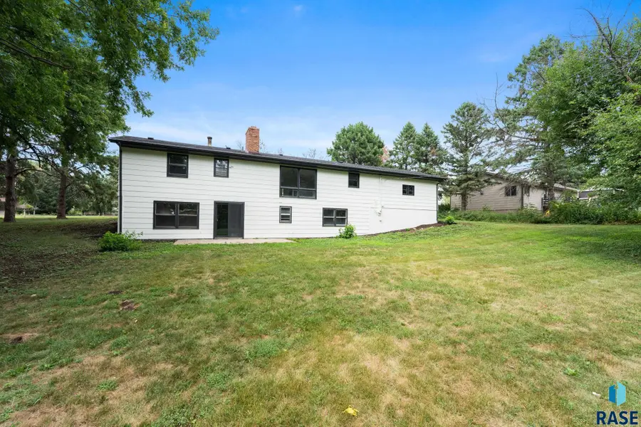 2801 W Delrich Dr, Sioux Falls, SD 57107 - #3