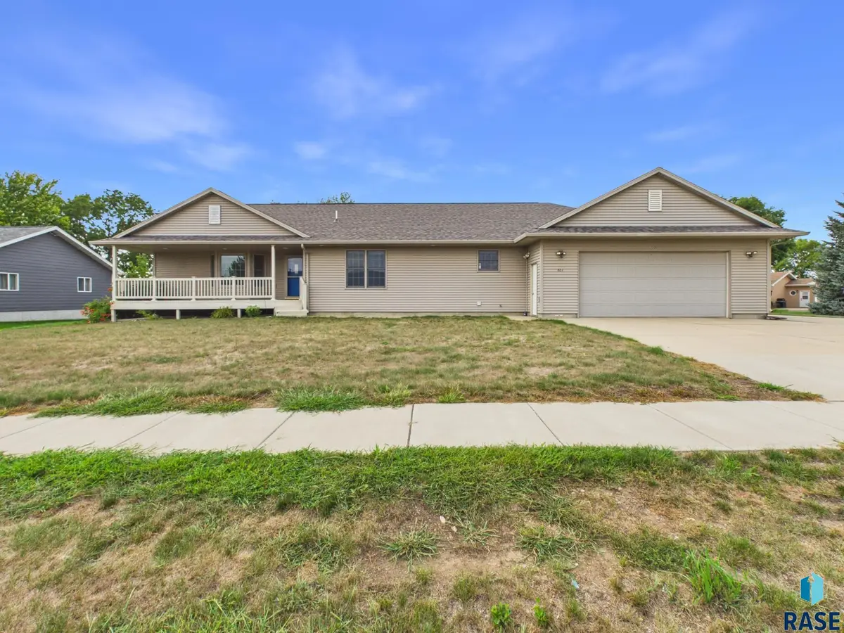 501 Grace Ave, Parker, SD 57053 - #1