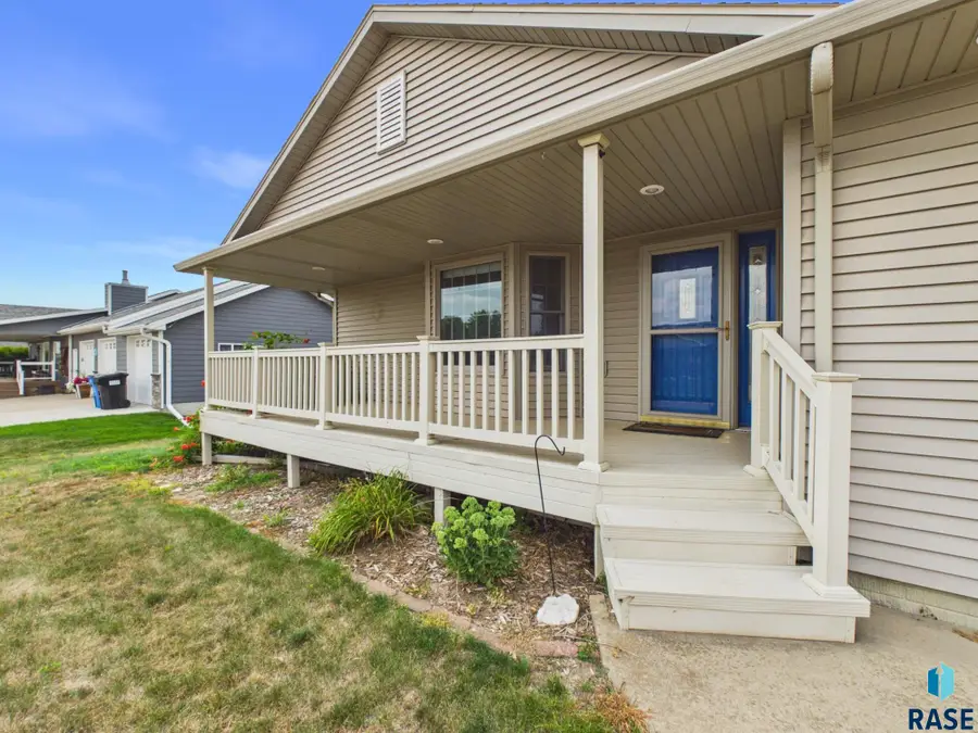 501 Grace Ave, Parker, SD 57053 - #3
