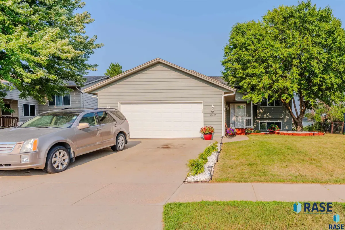 208 N Foss Ave, Sioux Falls, SD 57110 - #1