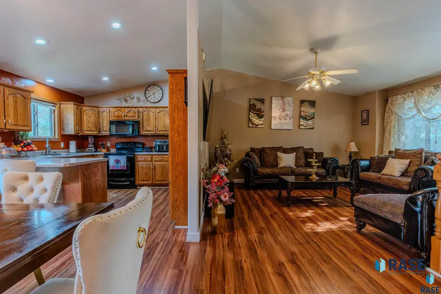 208 N Foss Ave, Sioux Falls, SD 57110 - #3