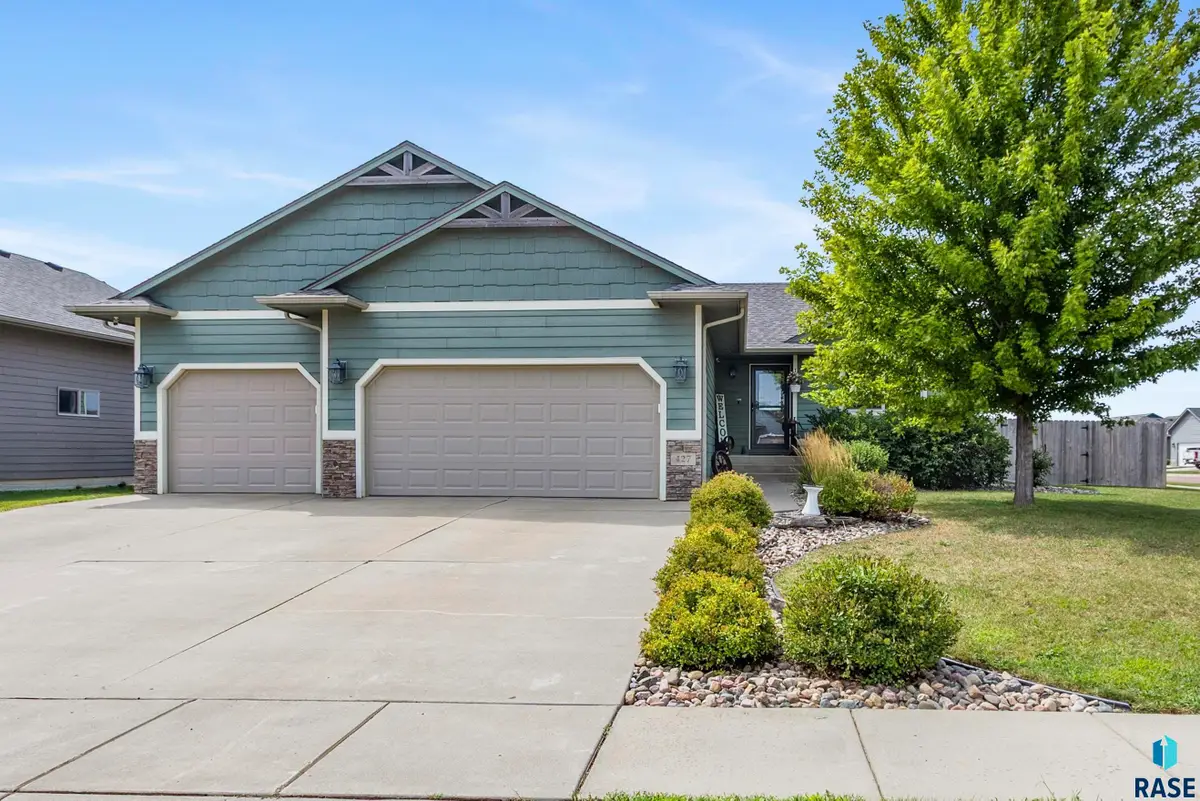 427 Adrianna Ave, Harrisburg, SD 57032 - #1