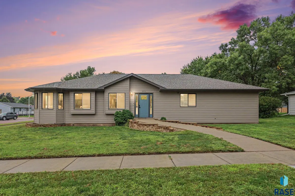 905 N Union Ave, Madison, SD 57042 - #1
