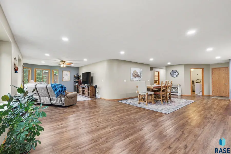 905 N Union Ave, Madison, SD 57042 - #3