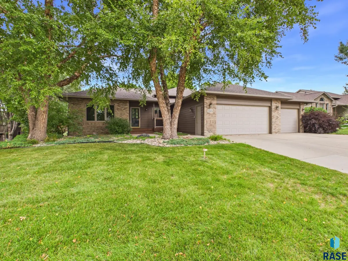 3704 S Judy Ave, Sioux Falls, SD 57110 - #1