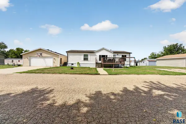 805 S Mckinley St, Lennox, SD 57039