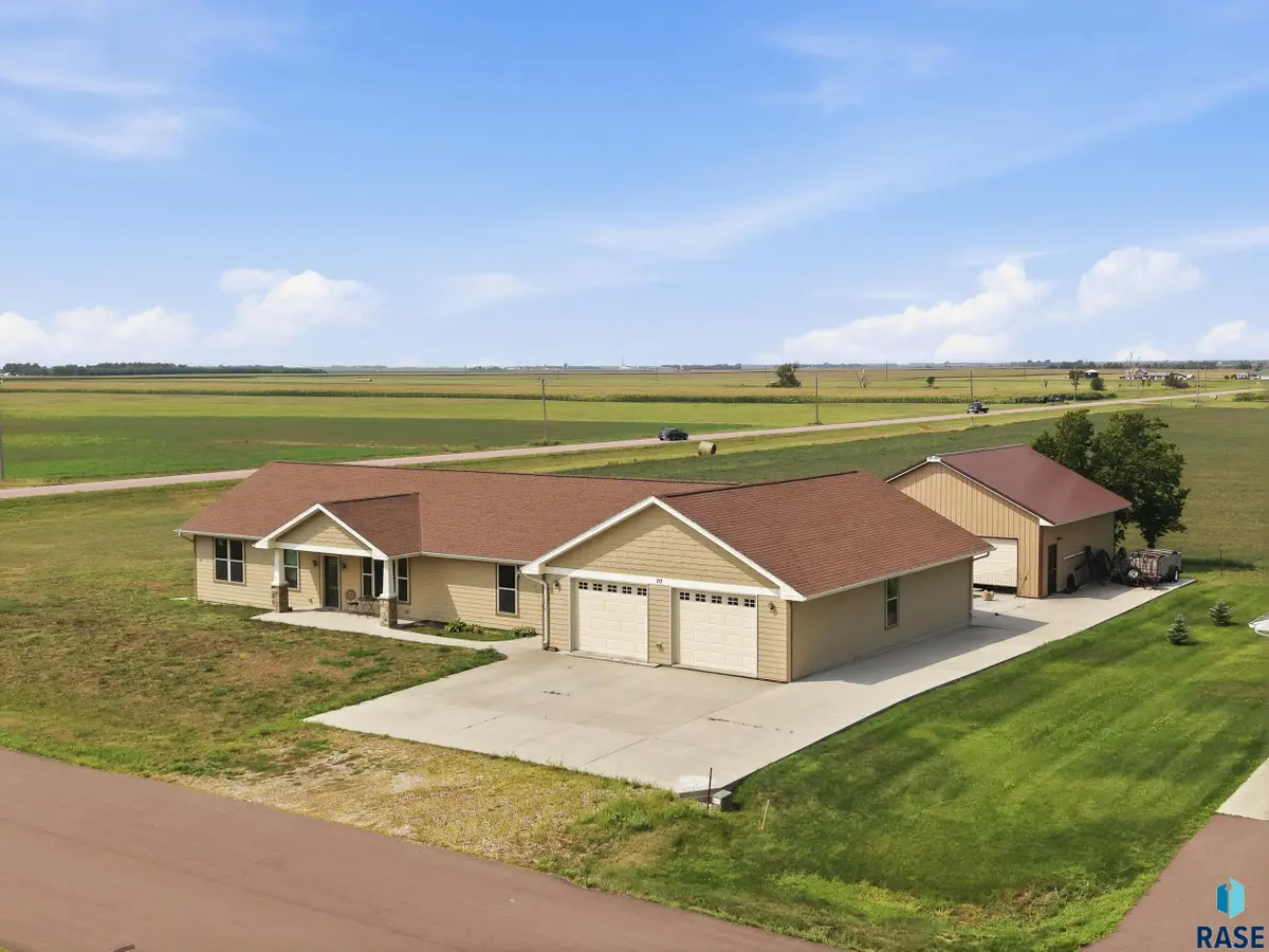 713 S King Street St, Dimock, SD 57331 - #1