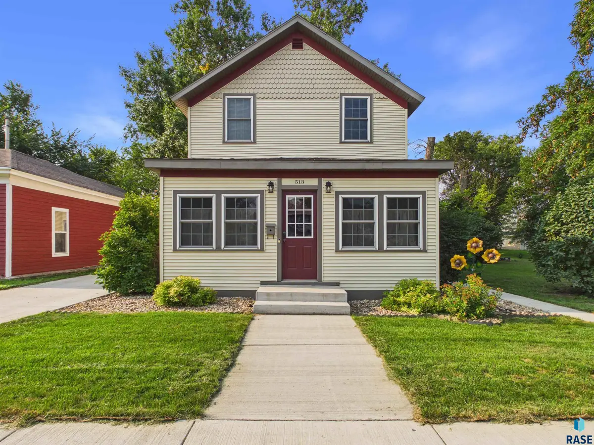 513 SE 1st St, Madison, SD 57042 - #1