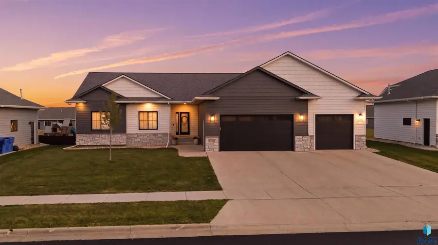 2301 E Mary Moore Dr, Tea, SD 57064 - #2