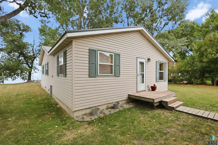250 Se Lake Dr, Estelline, SD 57234 - #2