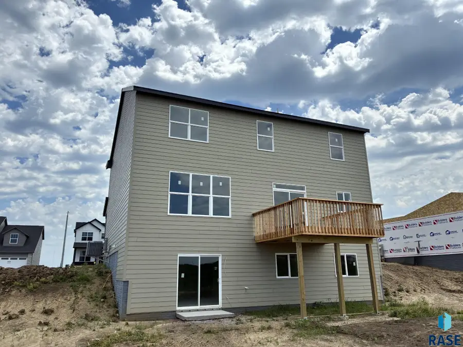 2713 S Copper Creek Ave, Sioux Falls, SD 57110 - #2