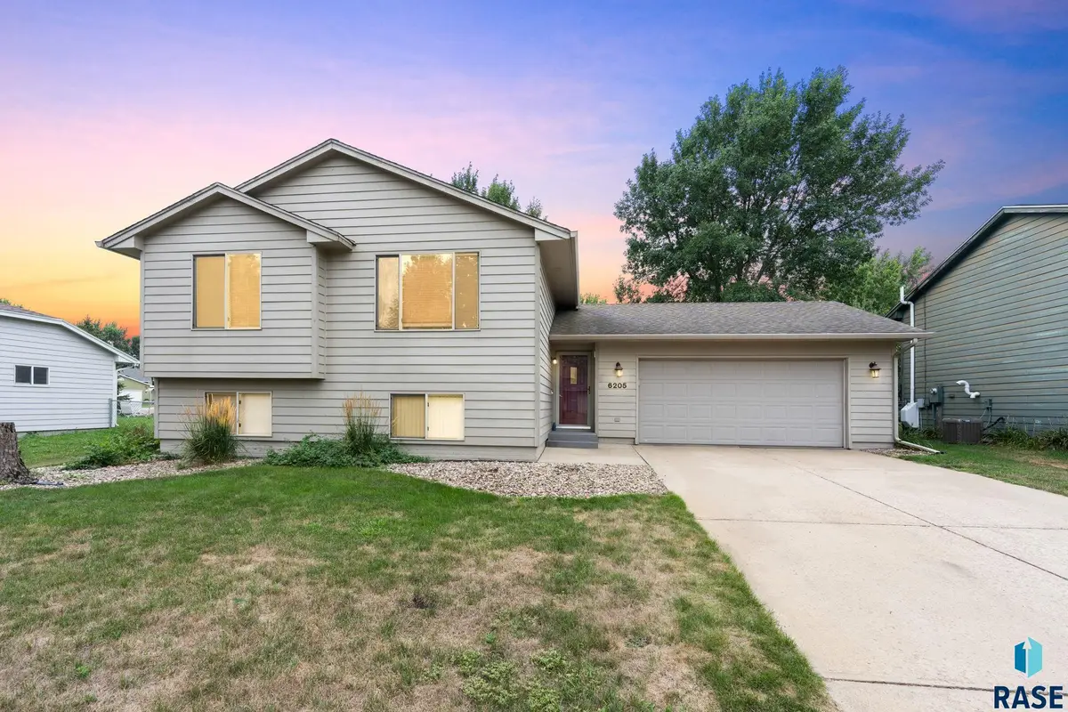 6205 W Jordan Dr, Sioux Falls, SD 57106 - #1