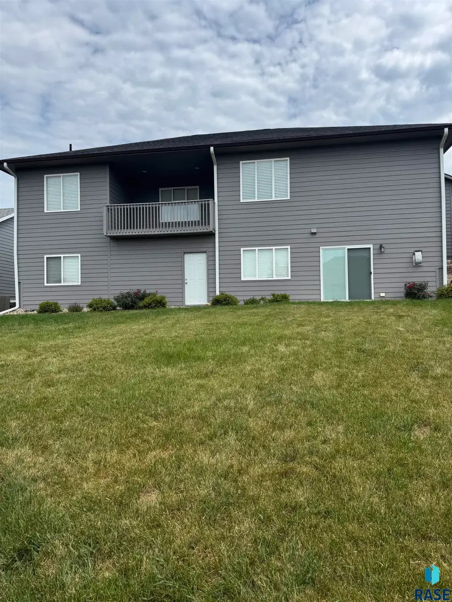1013 N Danielle Dr, Sioux Falls, SD 57103 - #2