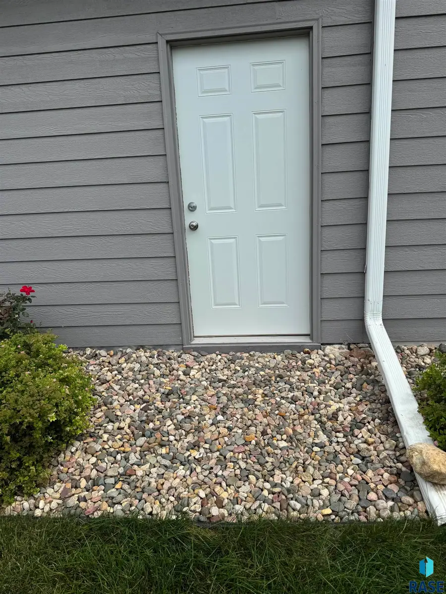 1013 N Danielle Dr, Sioux Falls, SD 57103 - #3