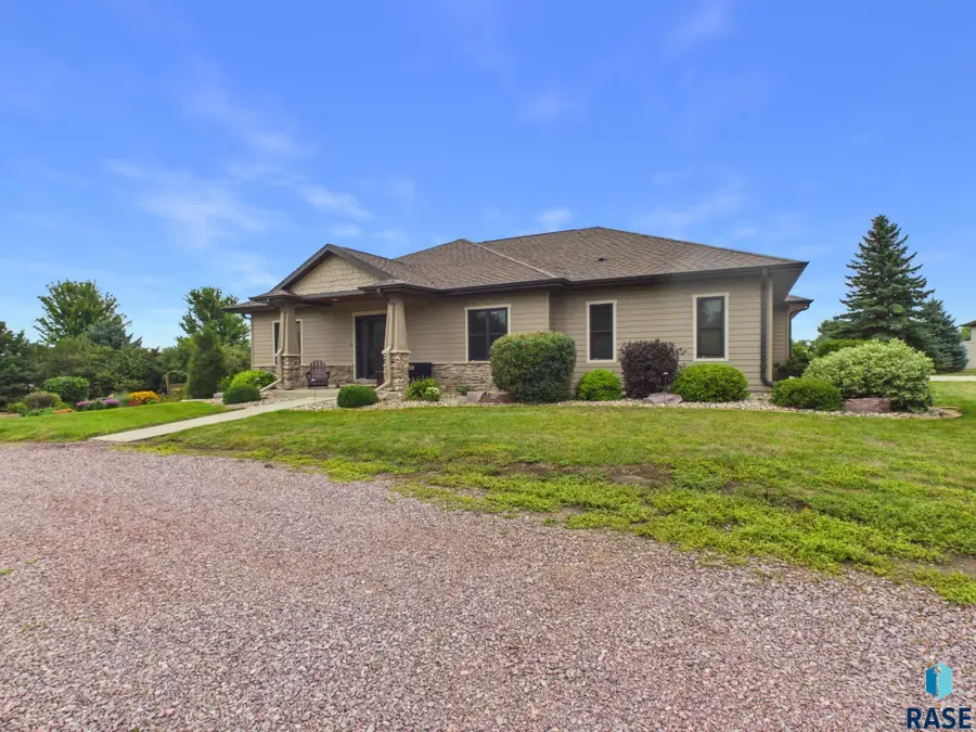 26395 Mchardy Cir, Valley Springs, SD 57068 - #2
