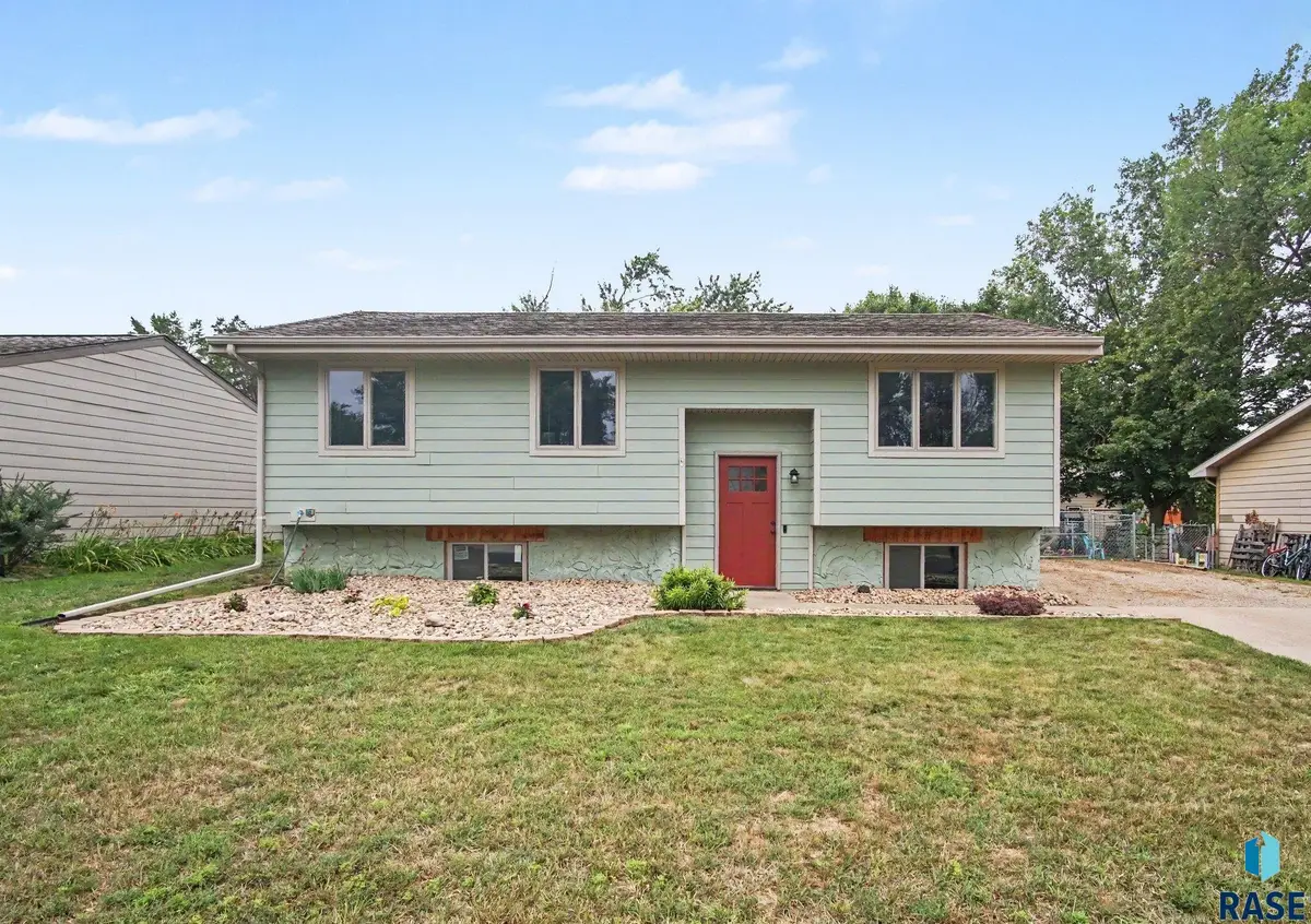 605 W 7th Ave, Lennox, SD 57039 - #1