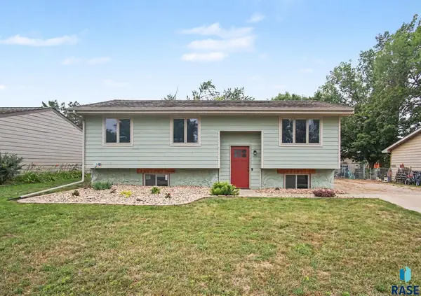 605 W 7th Ave, Lennox, SD 57039