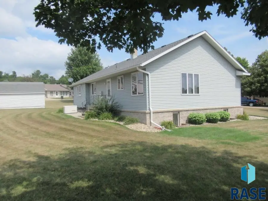 241 6th St, Chandler, MN 56172 - #3