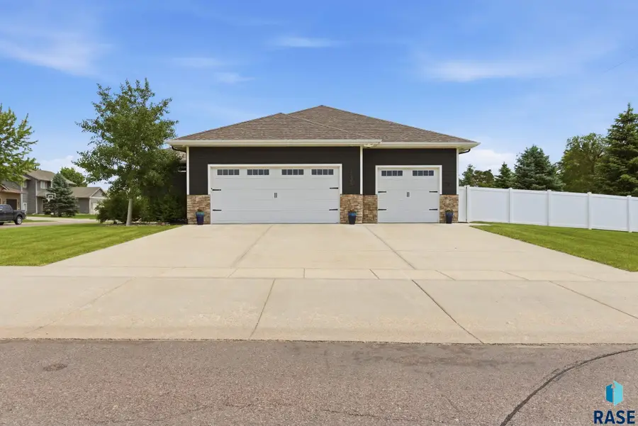 1325 W Waterstone Dr, Sioux Falls, SD 57108 - #3