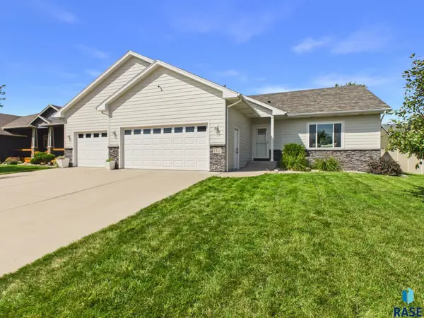 5413 S Sirocco Ave, Sioux Falls, SD 57108