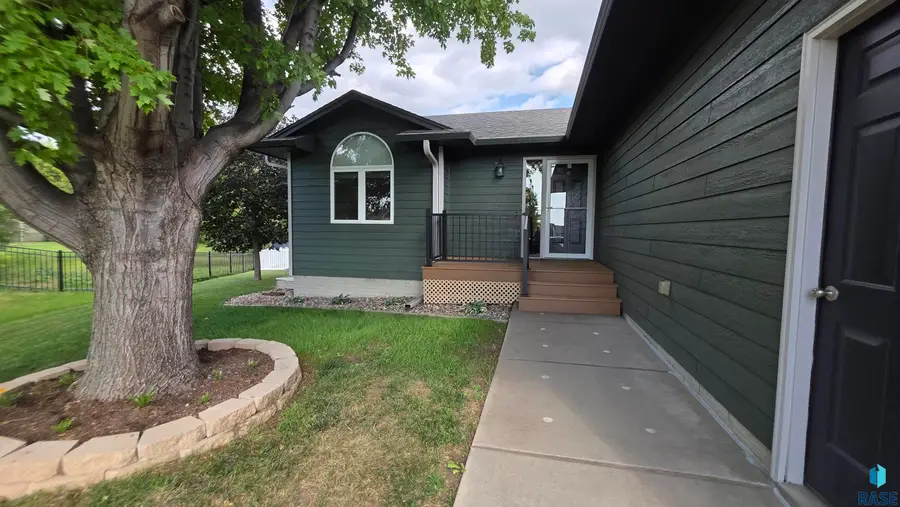 308 Prairie Cir, Harrisburg, SD 57032 - #2