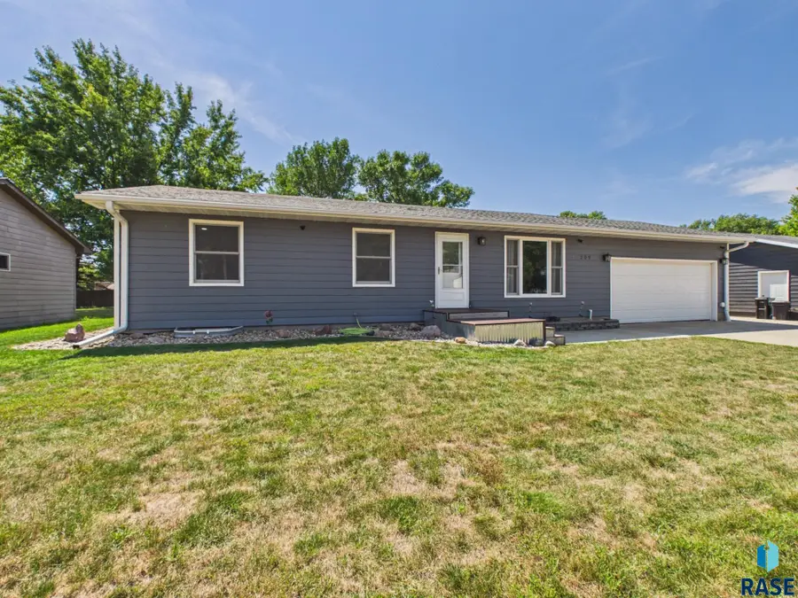 209 W 7th St, Hartford, SD 57033 - #2