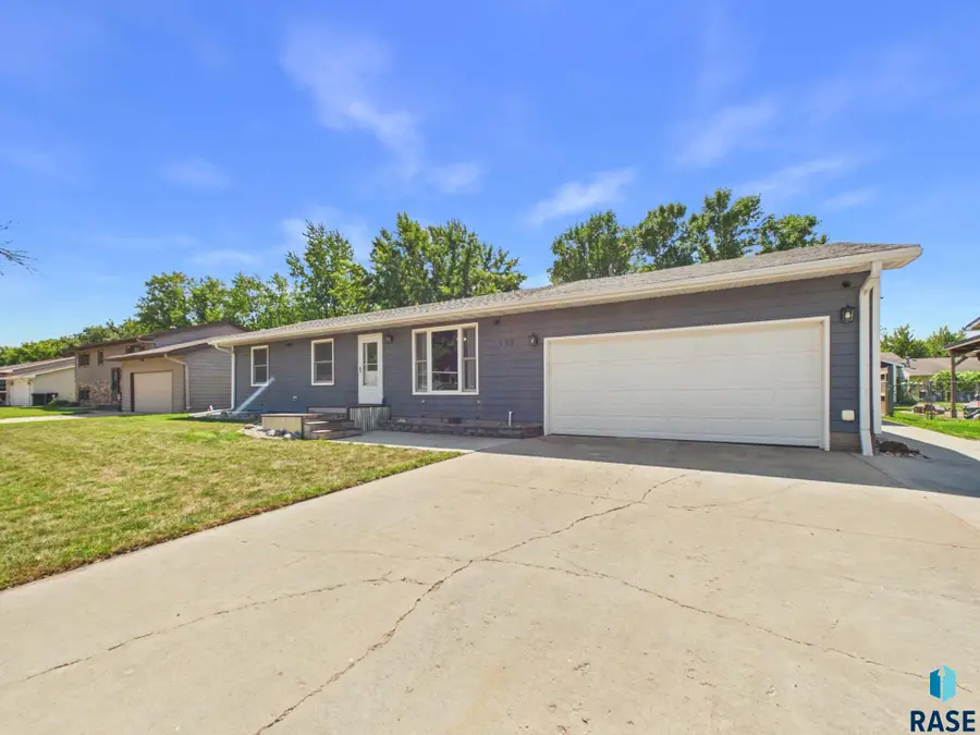 209 W 7th St, Hartford, SD 57033 - #3