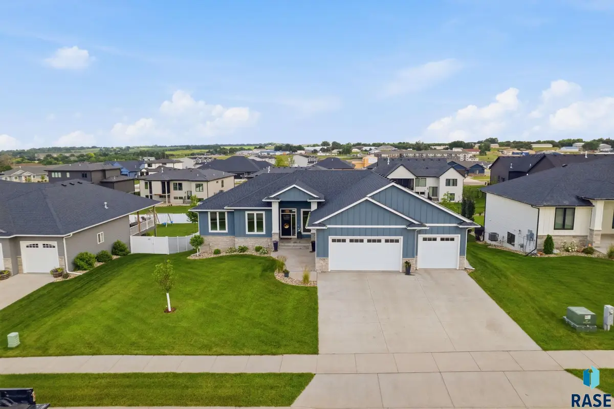 7428 E Twin Pines Ct, Sioux Falls, SD 57110 - #1