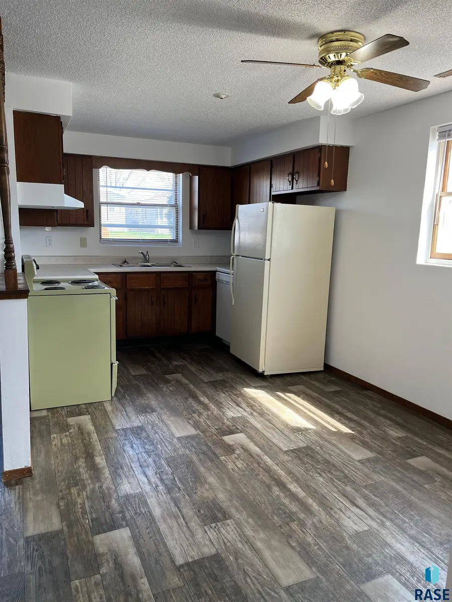 3901 S Glendale Ave, Sioux Falls, SD 57015 - #3