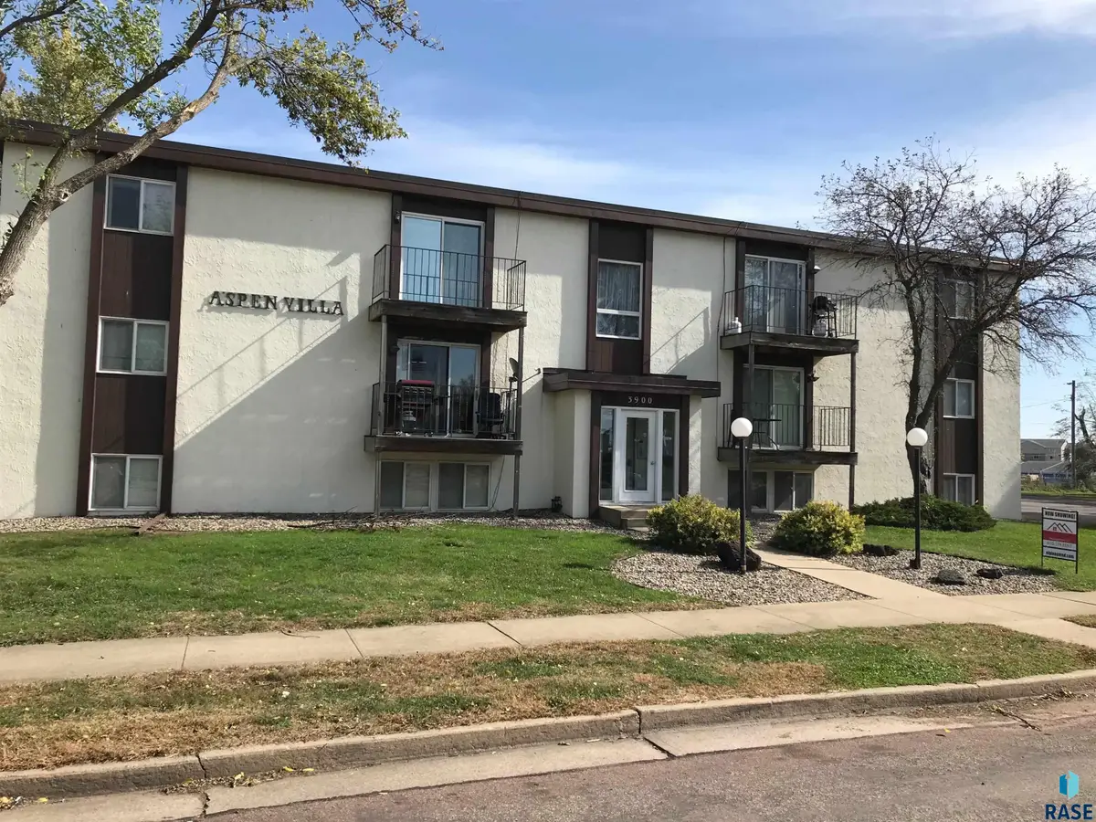 3900 S Hawthorne Ave, Sioux Falls, SD 57105 - #1