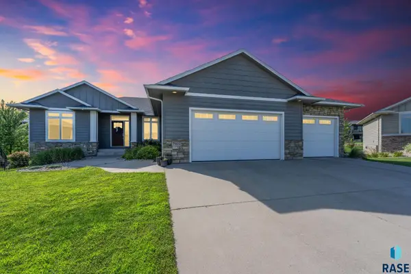 7905 S Sunny Oak Cir, Sioux Falls, SD 57108