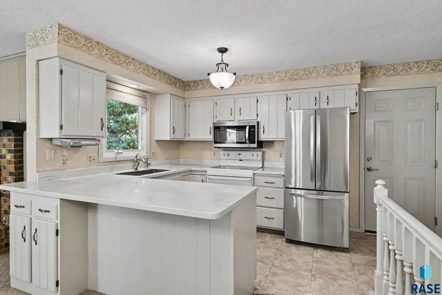 3504 E 33rd St, Sioux Falls, SD 57103 - #2