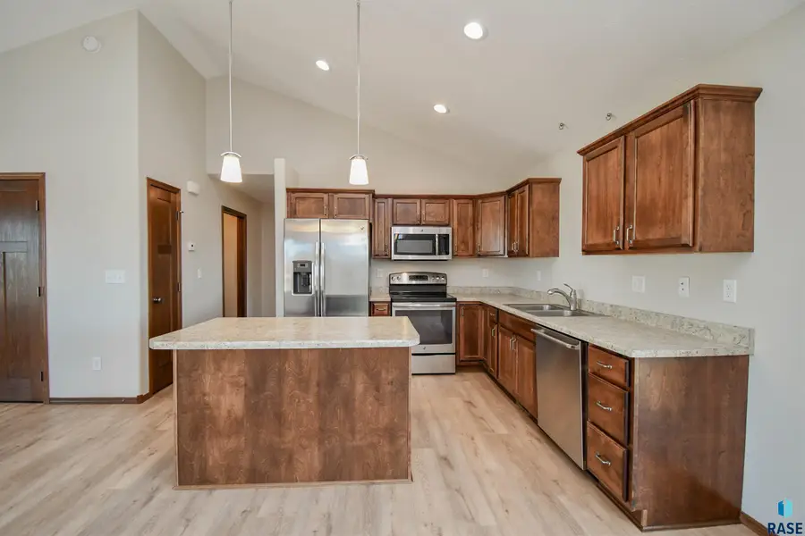 3900 S Homerun Ave, Sioux Falls, SD 57110 - #2