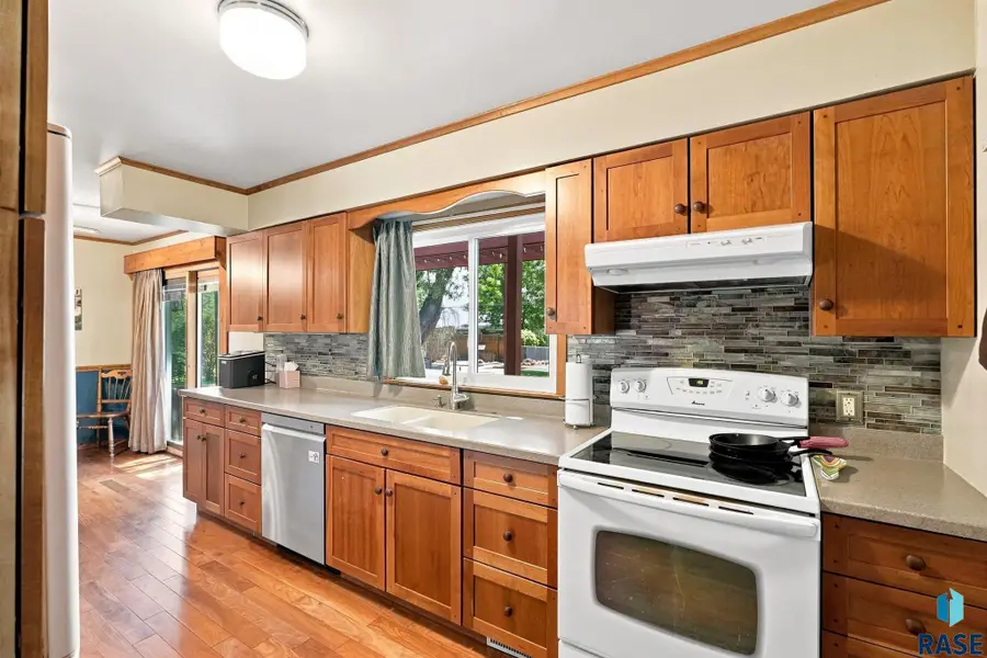 6705 W 10th St, Sioux Falls, SD 57107 - #3