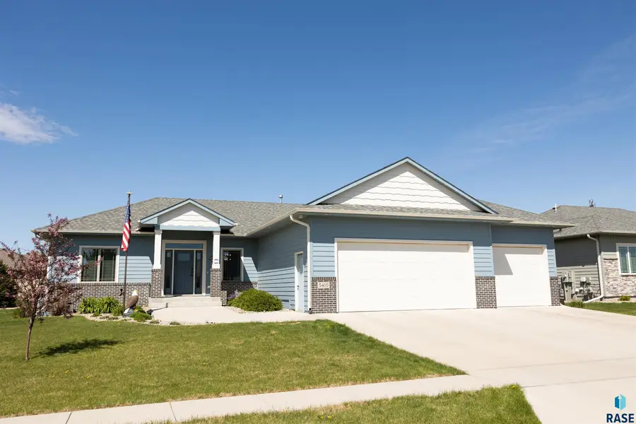5405 S Coneflower Cir, Sioux Falls, SD 57108 - #2