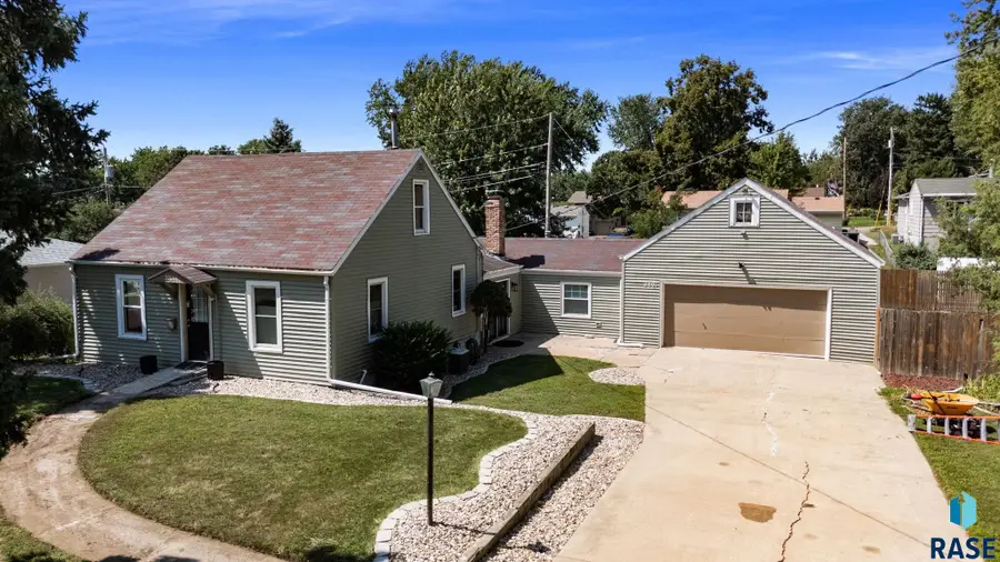 2801 S West Ave, Sioux Falls, SD 57105 - #2